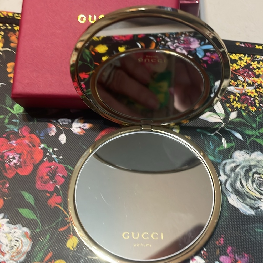 Stunning compact GG mirror, new - Picture 3 of 4